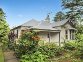 Mintie Cottage on Leura Mall